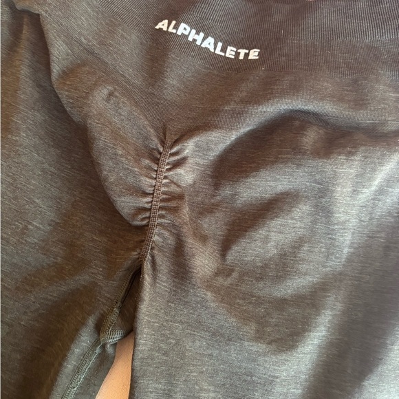 Alphalete Amplify Women's Seamless Scrunch Short Forest Green Size M 8” inseam - Picture 9 of 10